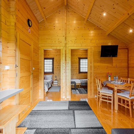 Holiday Homes, أوسترونيه مورسكية المظهر الخارجي الصورة